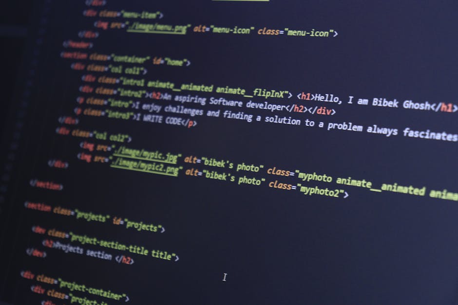 A computer screen displaying lines of HTML code with syntax highlighting, showing a typical webpage structure including meta tags, a title labeled 'Clase 1 CSS,' and linked stylesheet and icon files. 